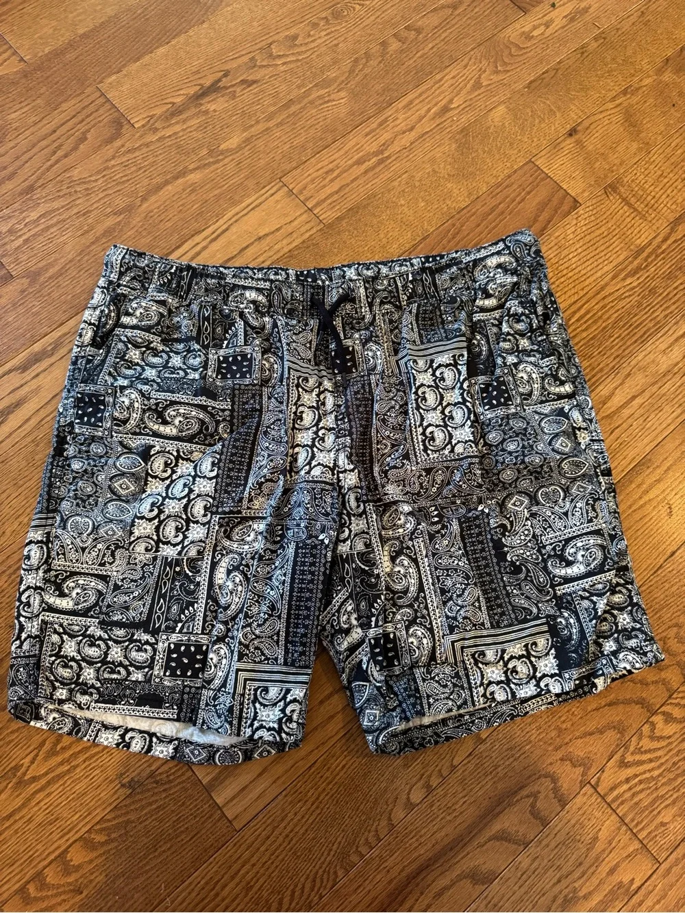 Black Bandana Paisley Cotton H&M Shorts Size L Obsidian